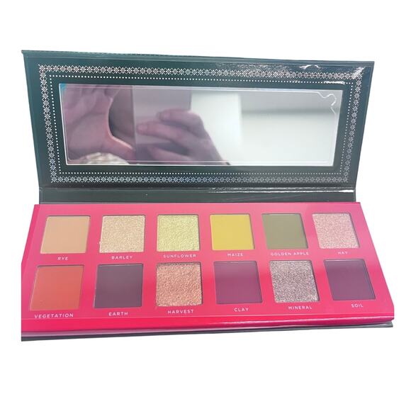 New Sealed with Box Ace Beaute Classic Paradise Pallet - Picture 4 of 4